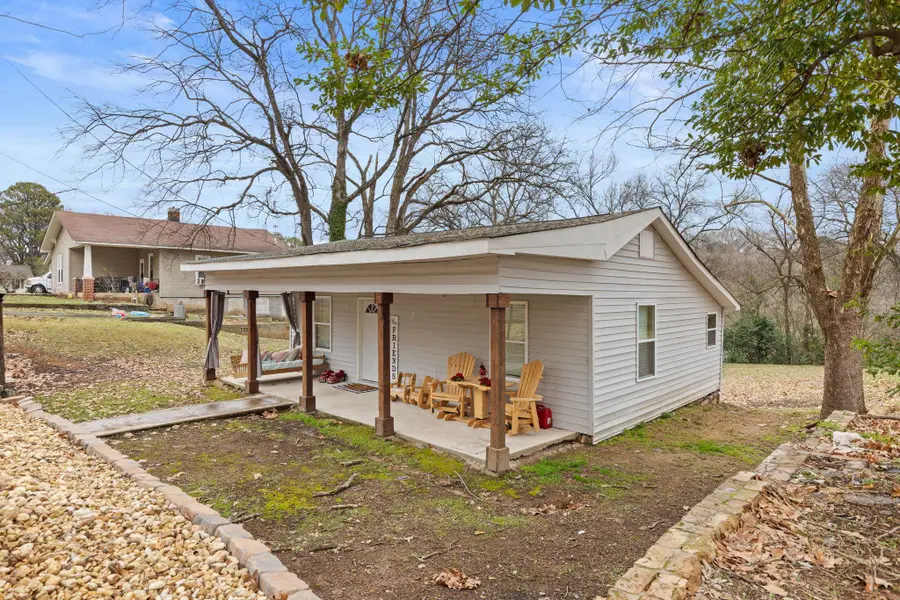 418 Staunton Ave, Florence, AL 35630 - #3