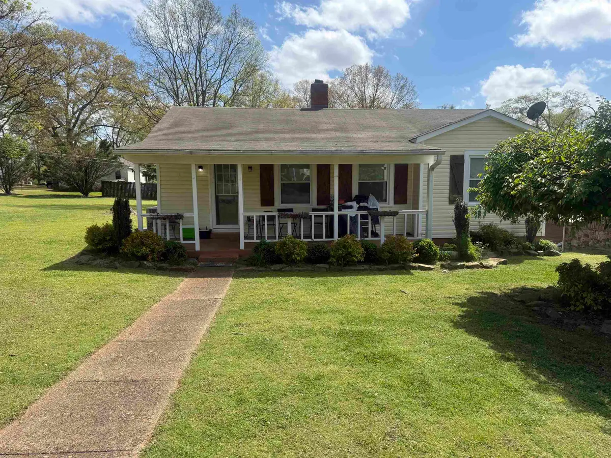 1009 Ridgeway St, Florence, AL 35630 - #1