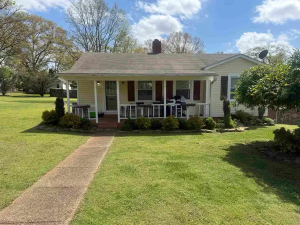 1009 Ridgeway St, Florence, AL 35630