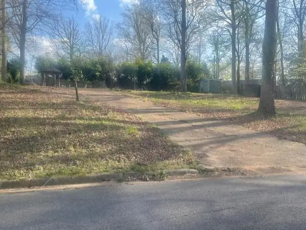 225 Colonial Dr, Florence, AL 35633