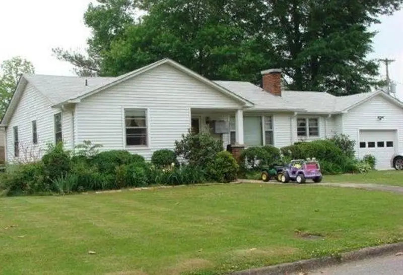 1432 3rd St, Cullman, AL 35055 - #1