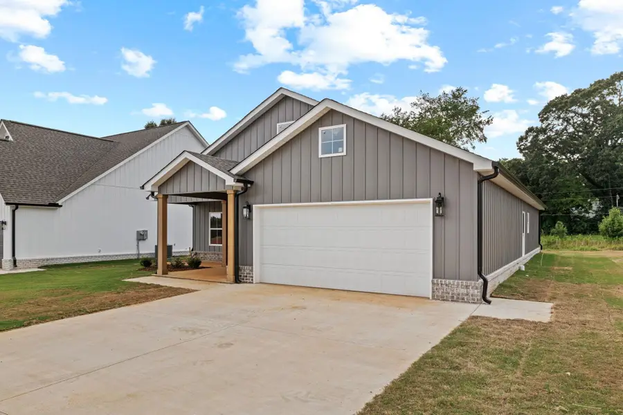 32 Foster Dr, Florence, AL 35633 - #3