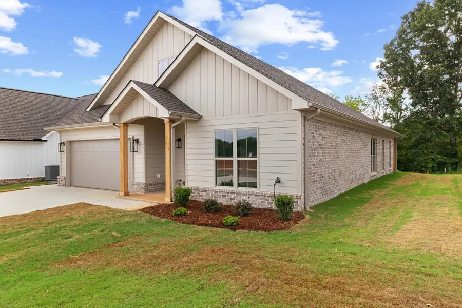 68 Foster Dr, Florence, AL 35633 - #3