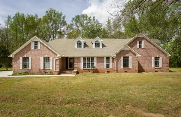 855 Cobb Dr, Leighton, AL 35646