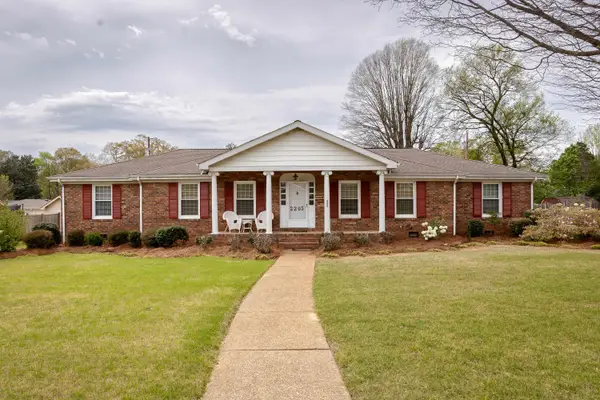 2205 Chickasaw Dr, Florence, AL 35630