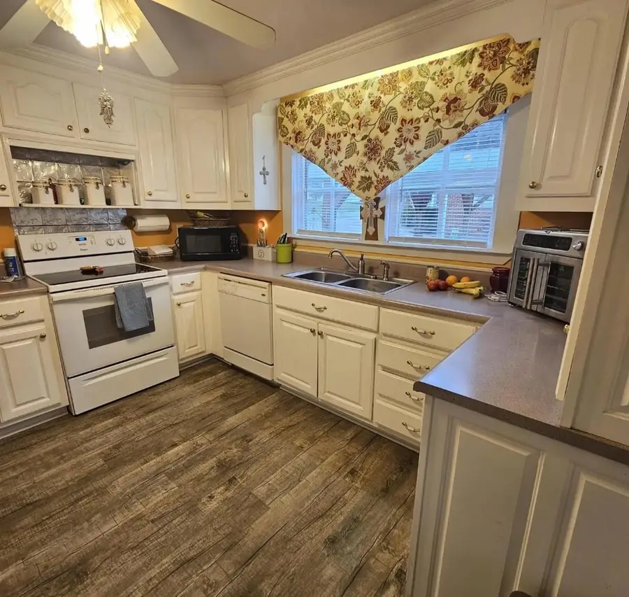 1008 Jackson Ave, Russellville, AL 35653 - #3