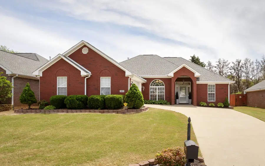 212 Dunolly Ln, Florence, AL 35633 - #2