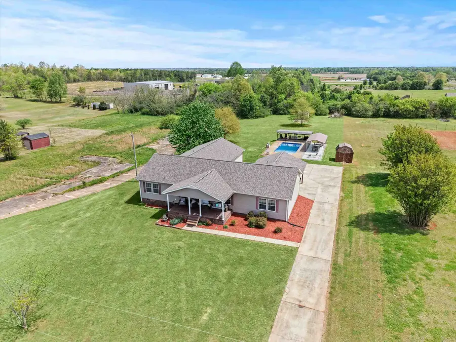 20405 Winfred Dr, Tanner, AL 35671 - #2