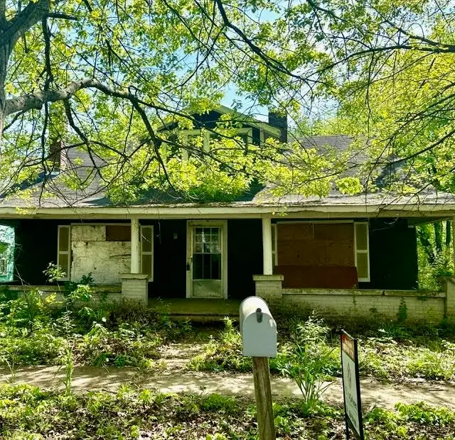 410 Howell St, Florence, AL 35630 - #1