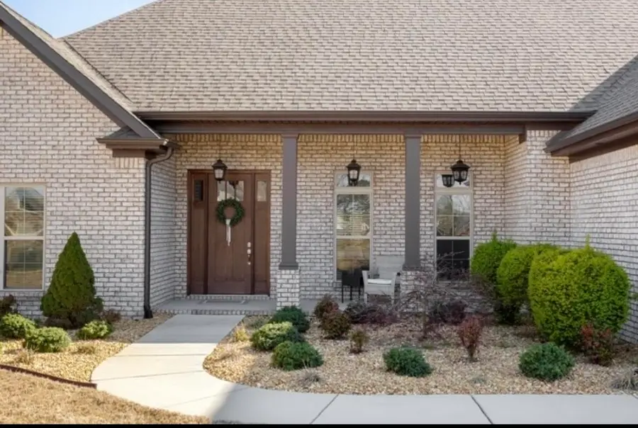 811 Summerfield Tl, Florence, AL 35630 - #2