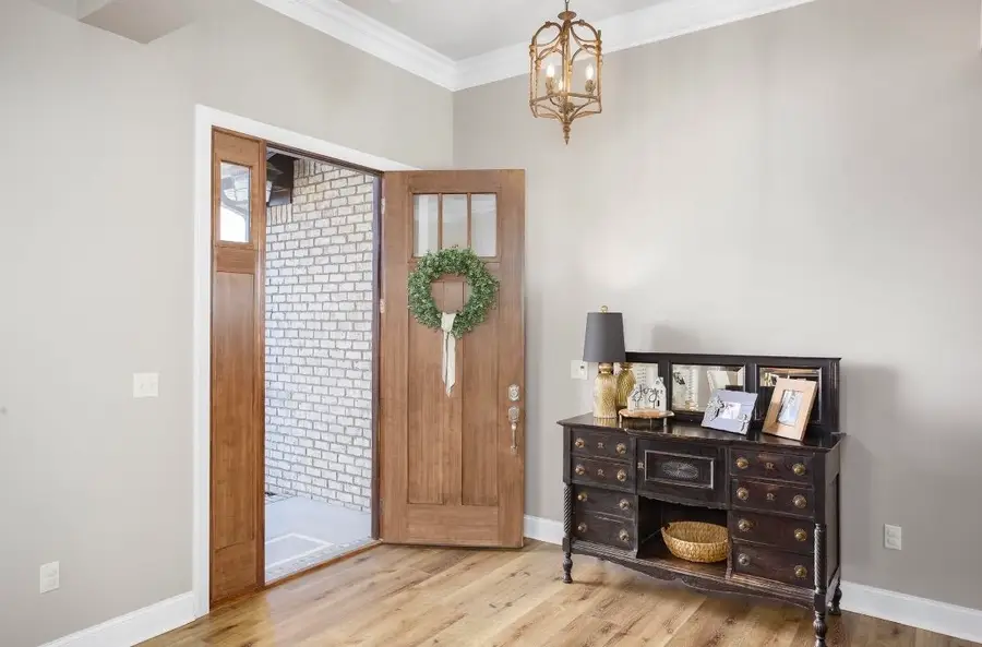 811 Summerfield Tl, Florence, AL 35630 - #3