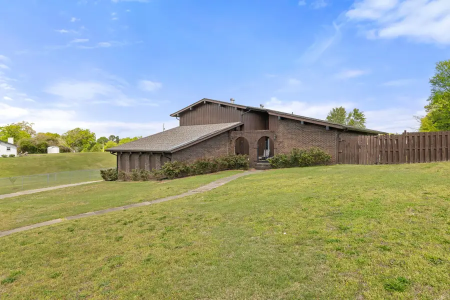 804 35th St, Haleyville, AL 35565 - #2