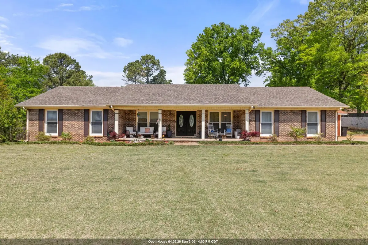 2203 Marietta Ave, Muscle Shoals, AL 35661 - #1