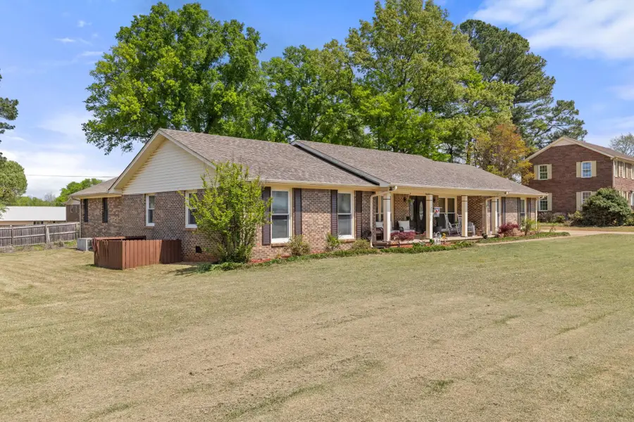 2203 Marietta Ave, Muscle Shoals, AL 35661 - #2