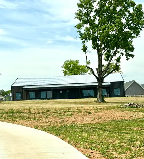 195 Spout Springs Rd, Muscle Shoals, AL 35661