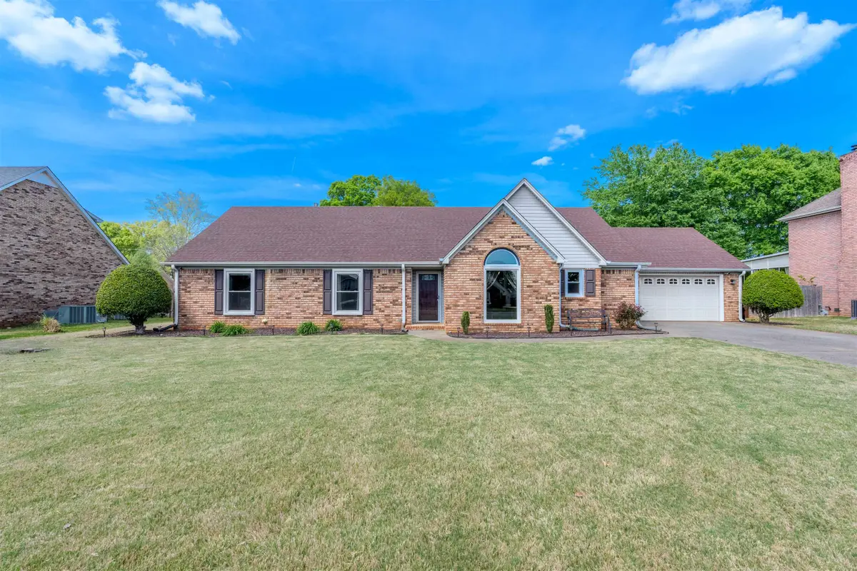 2205 Jennifer Ave, Muscle Shoals, AL 35661 - #1