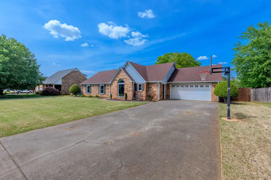 2205 Jennifer Ave, Muscle Shoals, AL 35661 - #2