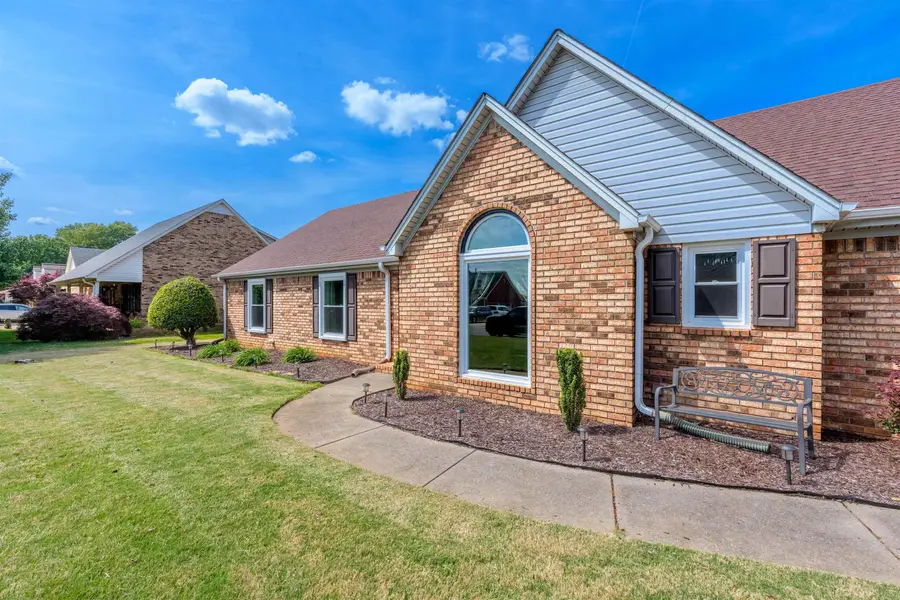 2205 Jennifer Ave, Muscle Shoals, AL 35661 - #3