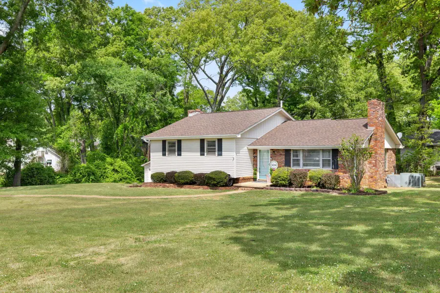 818 Volunteer Dr, Tuscumbia, AL 35674 - #2