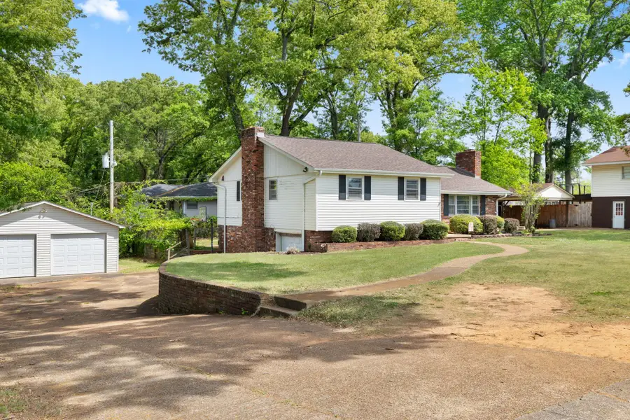 818 Volunteer Dr, Tuscumbia, AL 35674 - #3