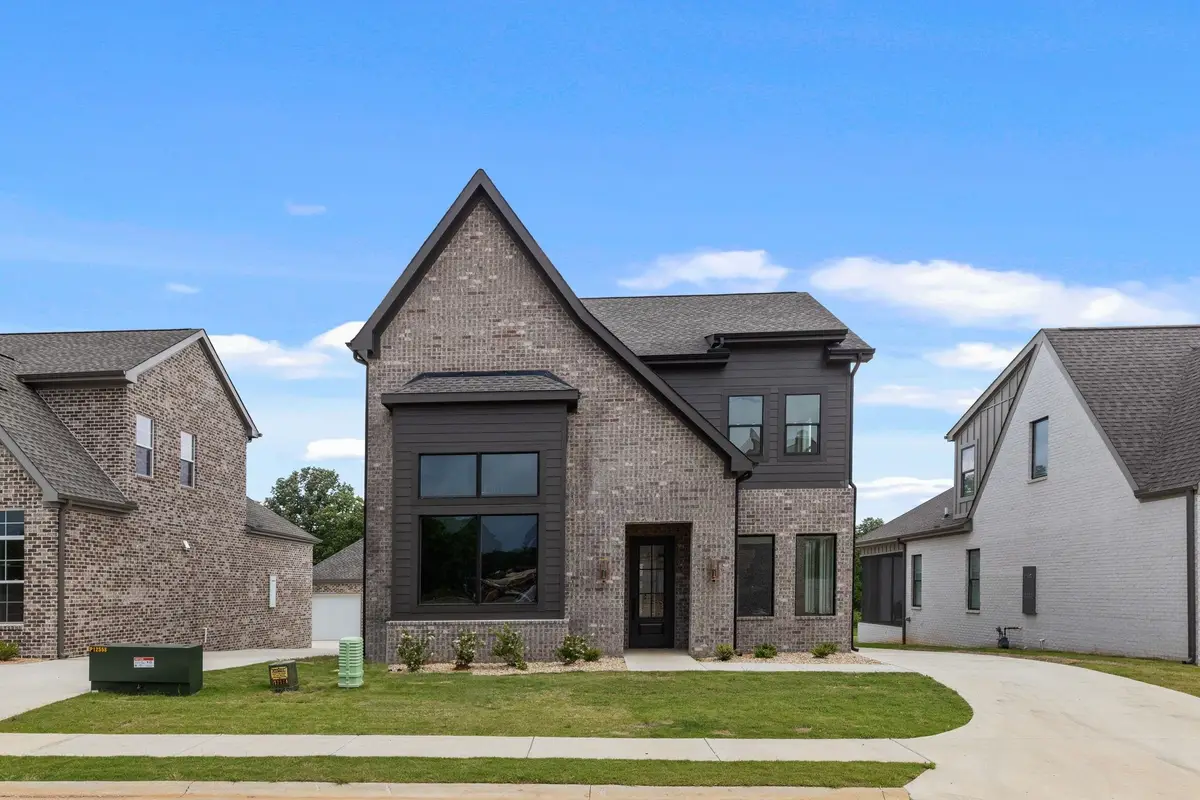 205 Fame Ave, Tuscumbia, AL 35674 - #1