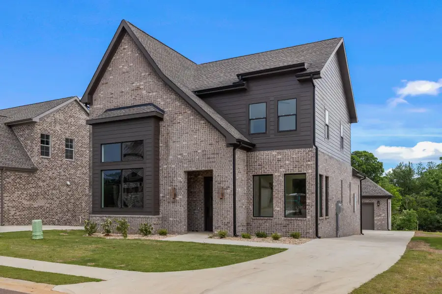 205 Fame Ave, Tuscumbia, AL 35674 - #2