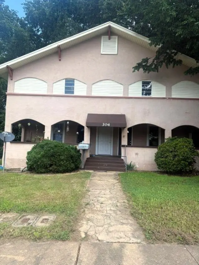 304 W 3rd St, Tuscumbia, AL 35674 - #1