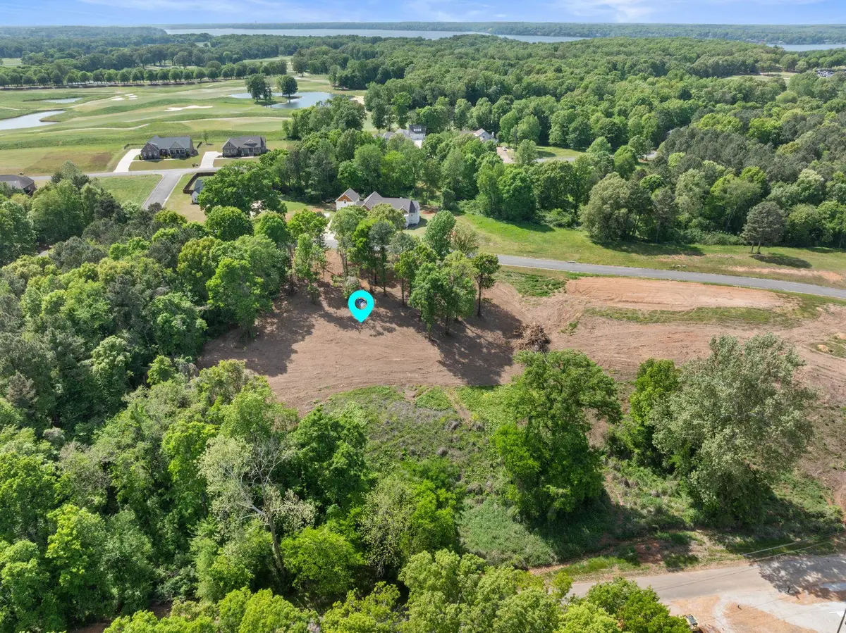 135 Singing River Dr, Muscle Shoals, AL 35661 - #1