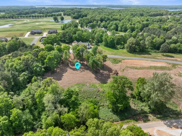 135 Singing River Dr, Muscle Shoals, AL 35661