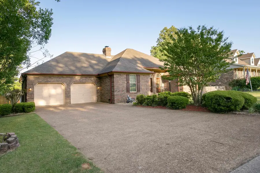 214 Oakview St, Florence, AL 35633 - #3