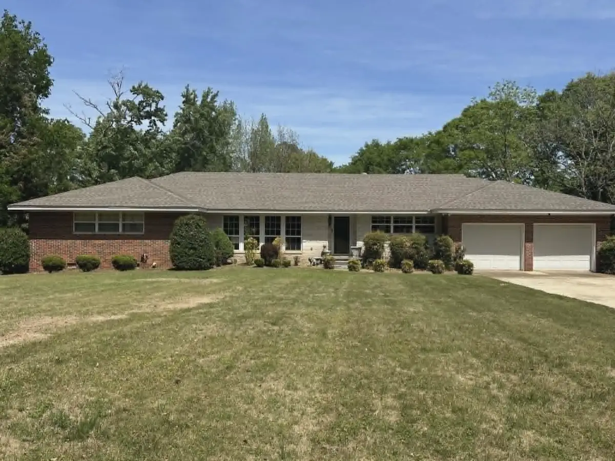 762 NW 2nd St, Hamilton, AL 35570 - #1