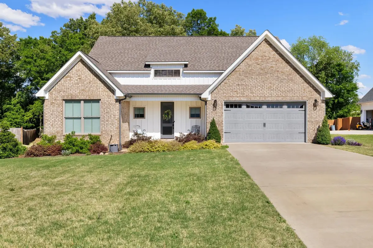 230 Rockwood Dr, Tuscumbia, AL 35674 - #1