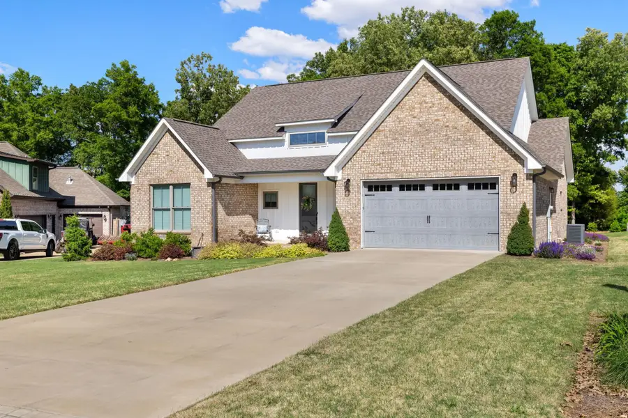 230 Rockwood Dr, Tuscumbia, AL 35674 - #2