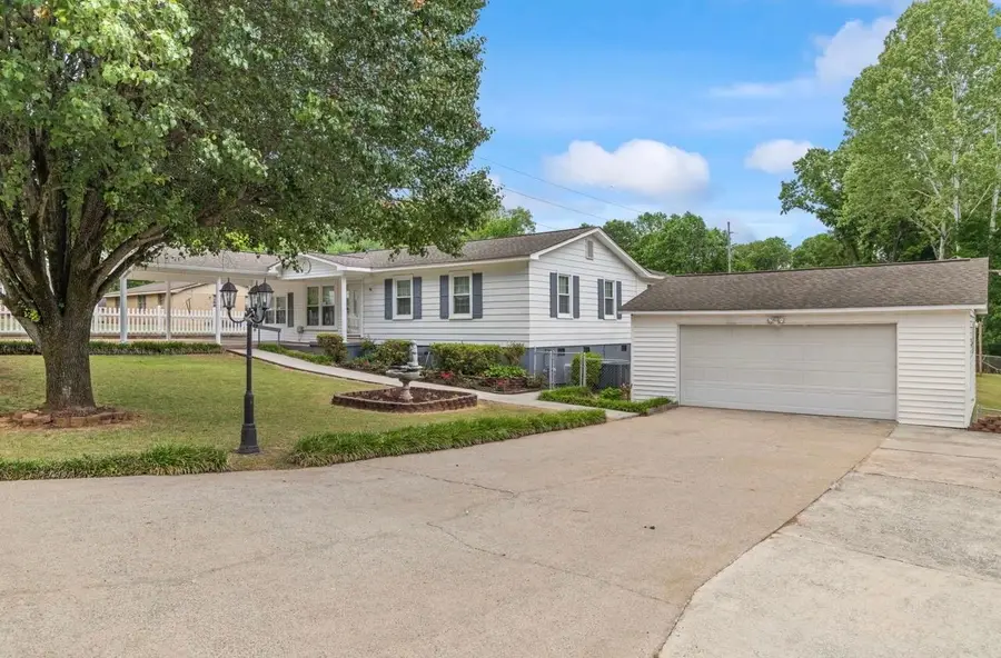 2406 Carlyle St, Florence, AL 35630 - #2