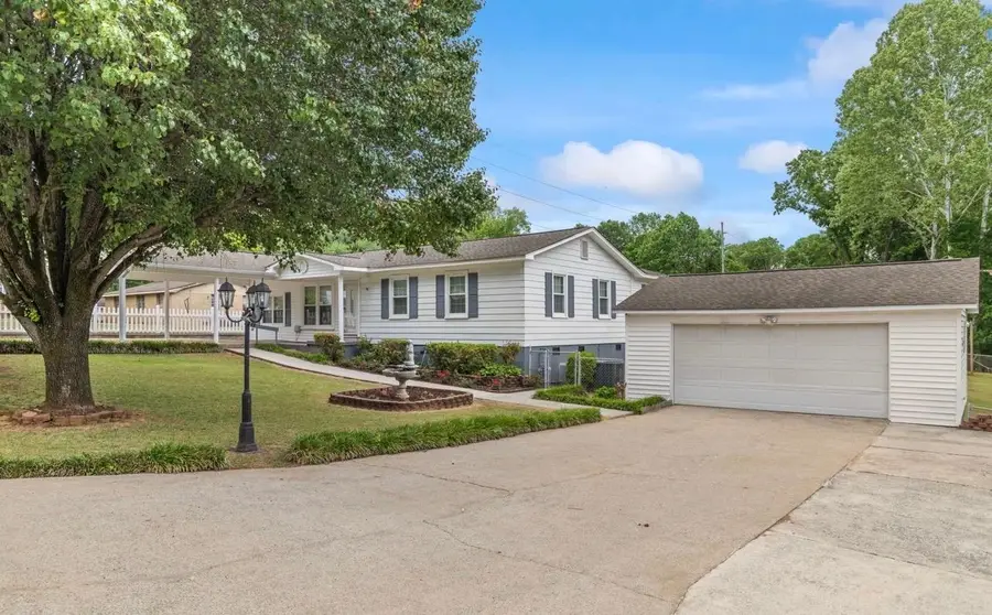 2406 Carlyle St, Florence, AL 35630 - #3