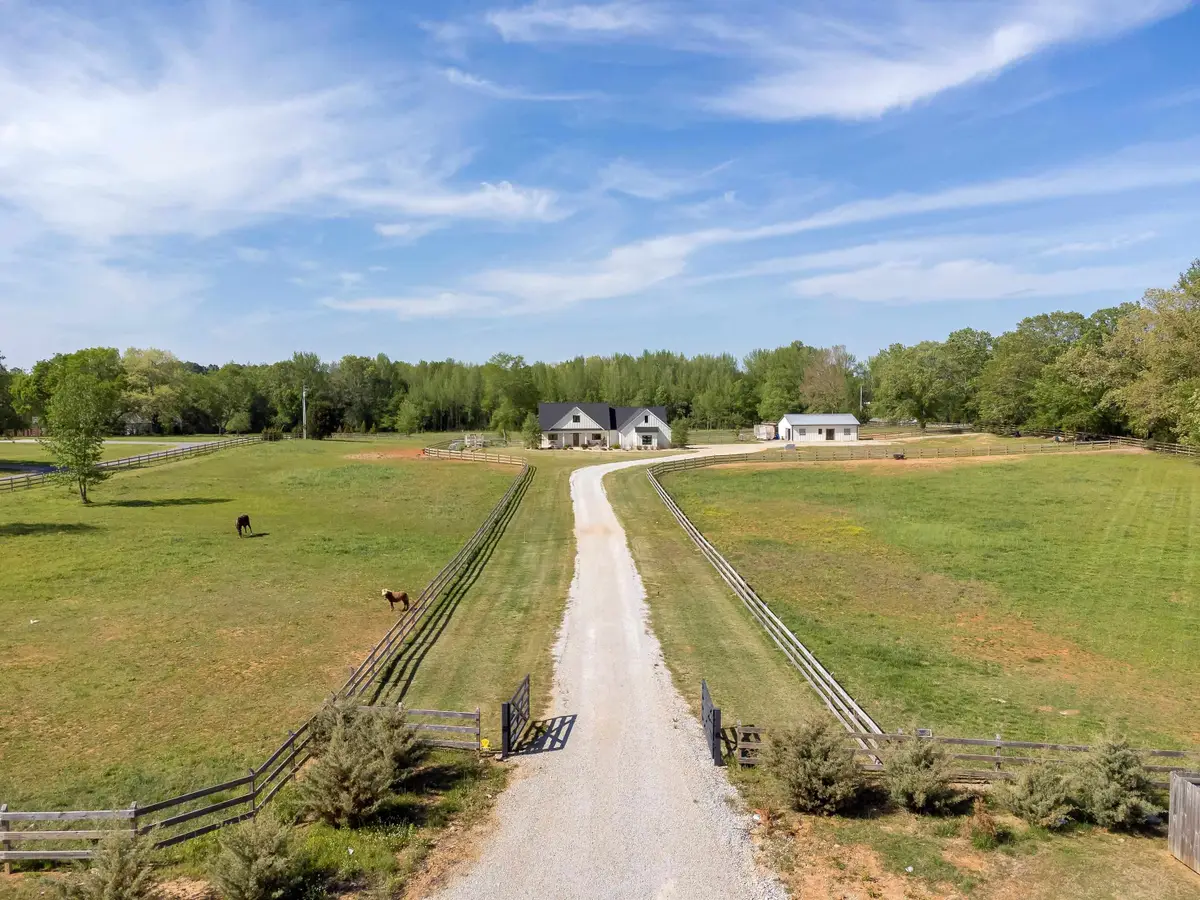 250 Old Orchard Rd, Florence, AL 35634 - #1