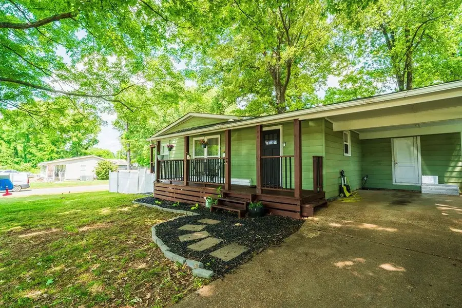 901 Glendale Ave, Muscle Shoals, AL 35661 - #2