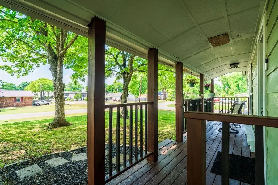 901 Glendale Ave, Muscle Shoals, AL 35661 - #3
