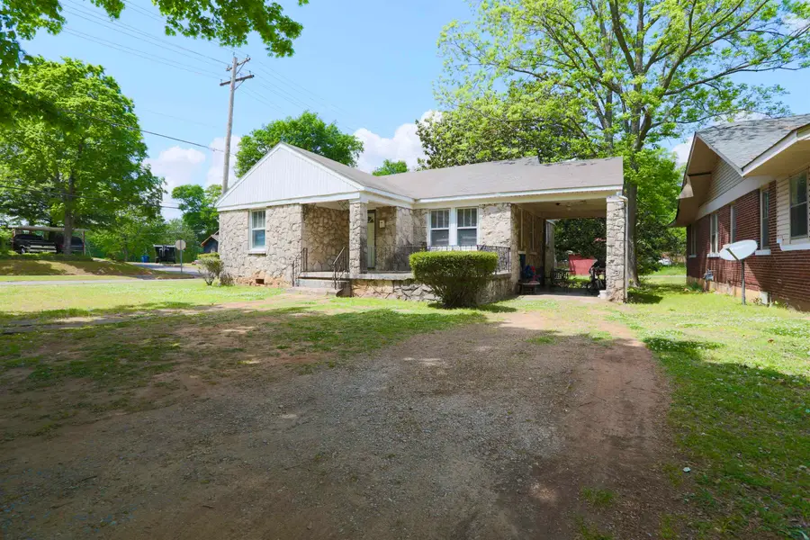 424 Tennessee St, Florence, AL 35630 - #3