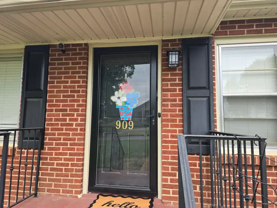 909 Irene Ave, Tuscumbia, AL 35674 - #2