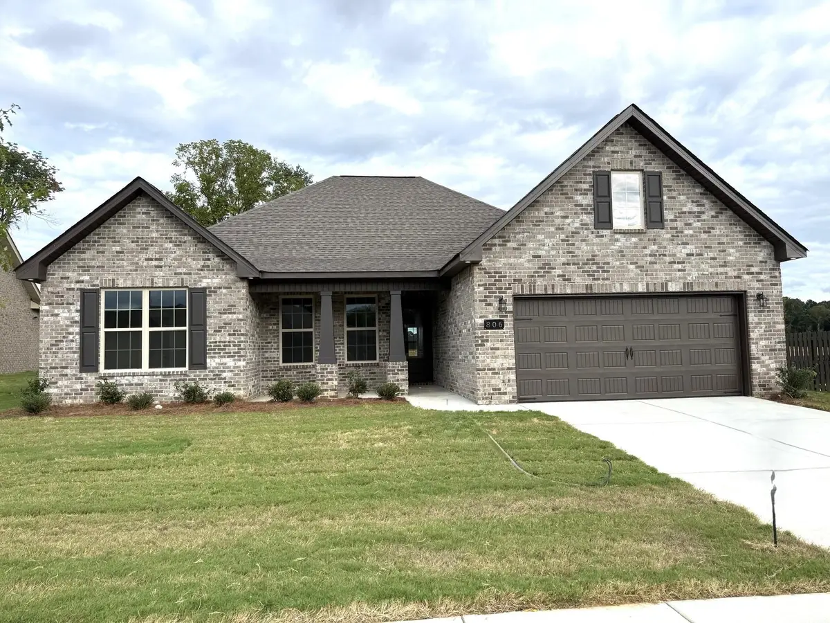 806 Ronnie Dr, Hartselle, AL 35640 - #1