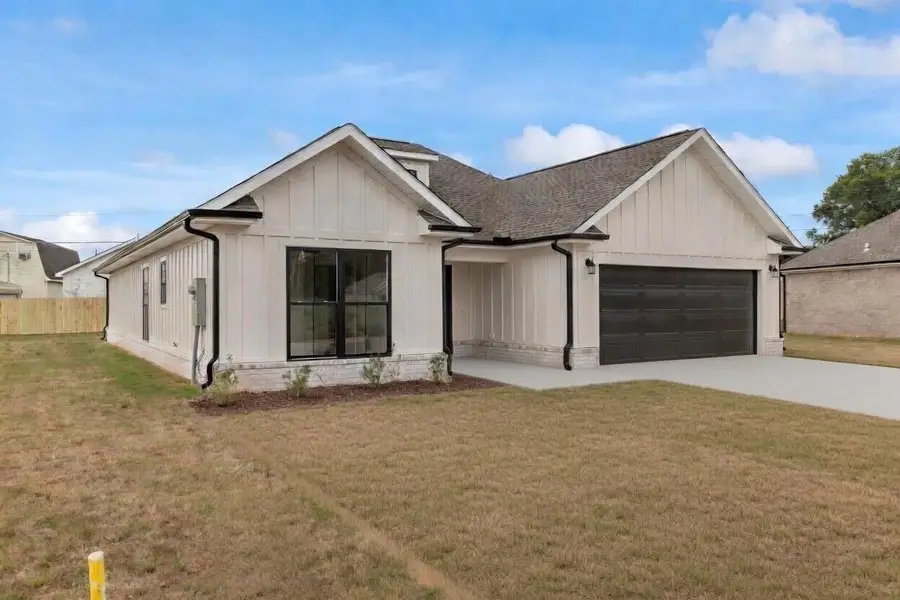 275 Knight Dr, Tuscumbia, AL 35674 - #2