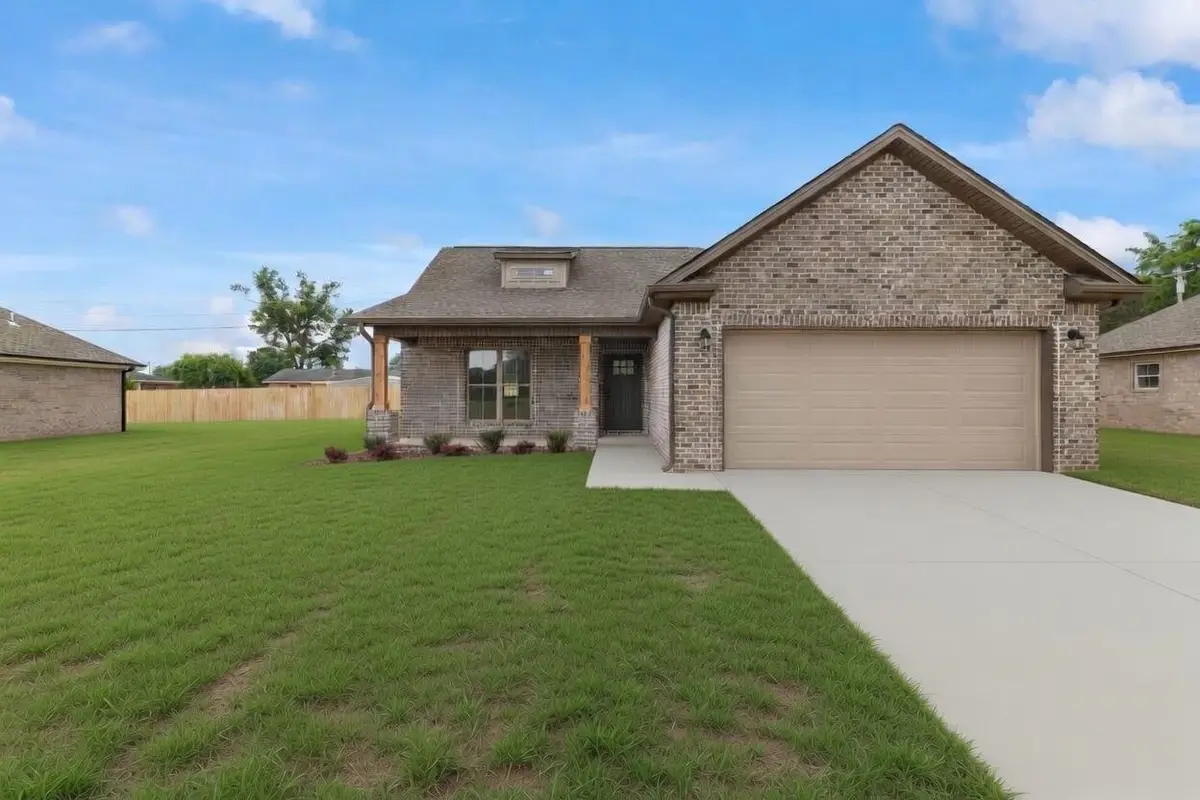 335 Knight Dr, Tuscumbia, AL 35674 - #1