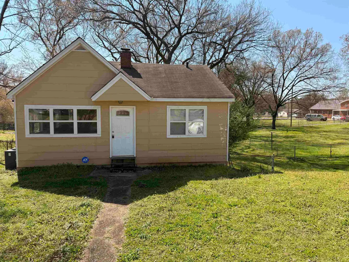 320 S Richards St, Florence, AL 35630 - #1