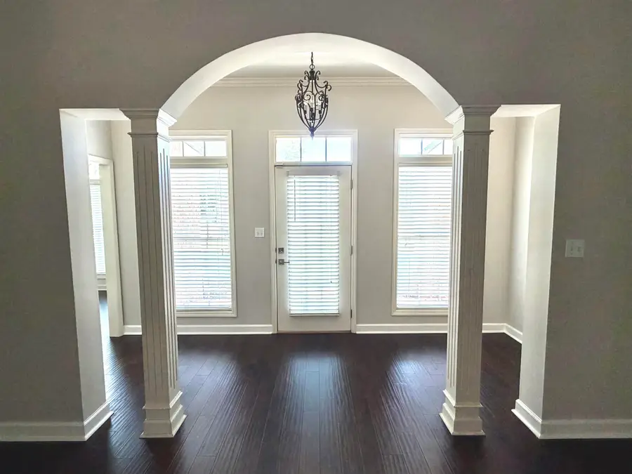 690 Brandon Dr, Muscle Shoals, AL 35661 - #3