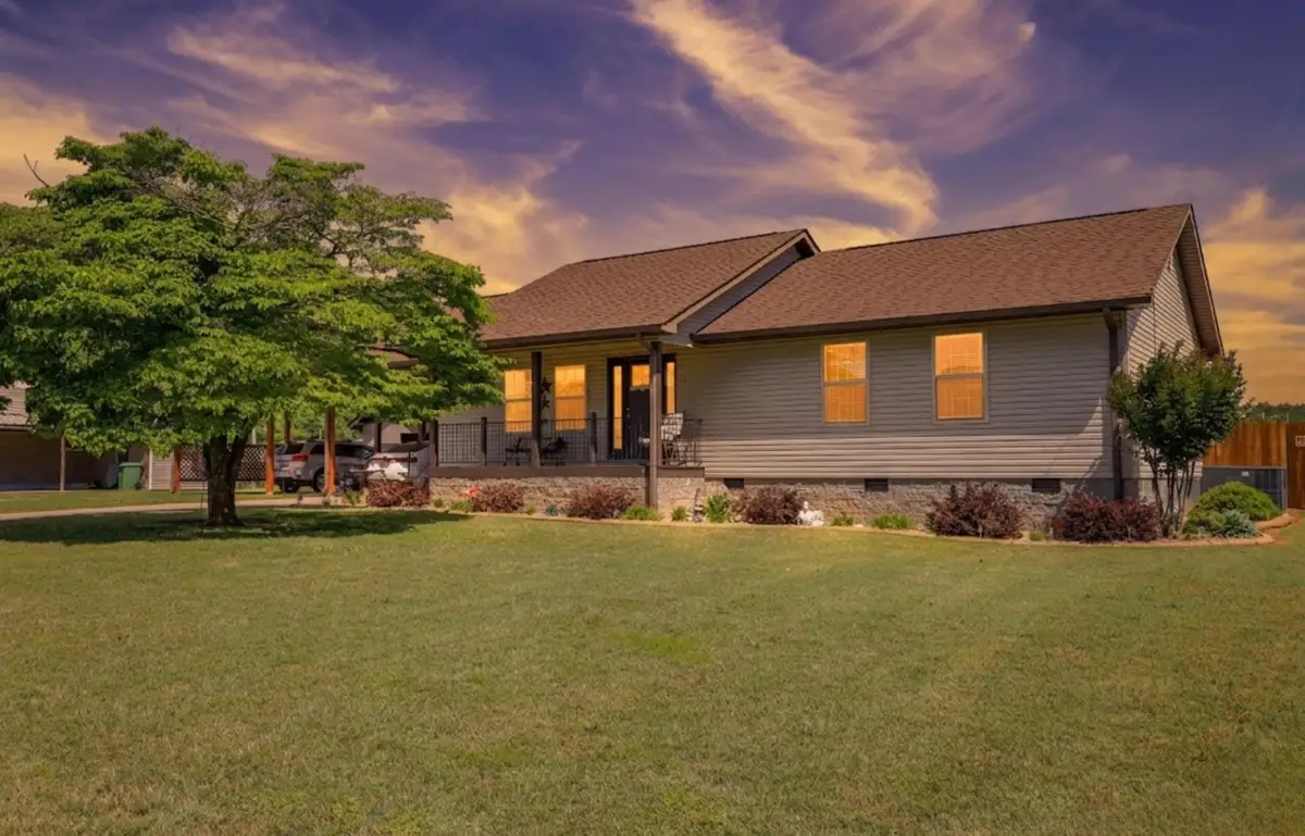 507 W Eason Ave, Muscle Shoals, AL 35661 - #1