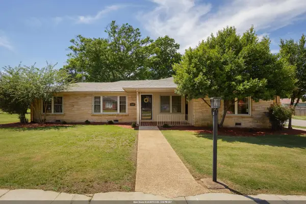 909 N Cave St, Tuscumbia, AL 35674