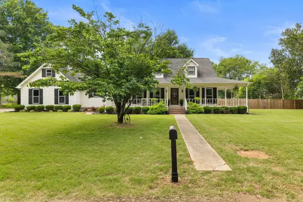 1402 Meadow Dr, Tuscumbia, AL 35674