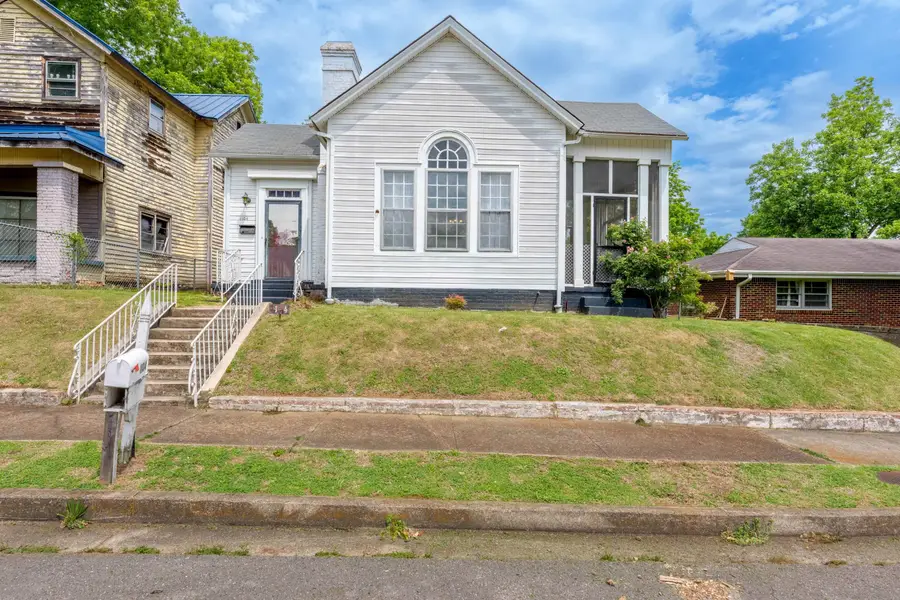 1104 N Nashville Ave, Sheffield, AL 35660 - #2