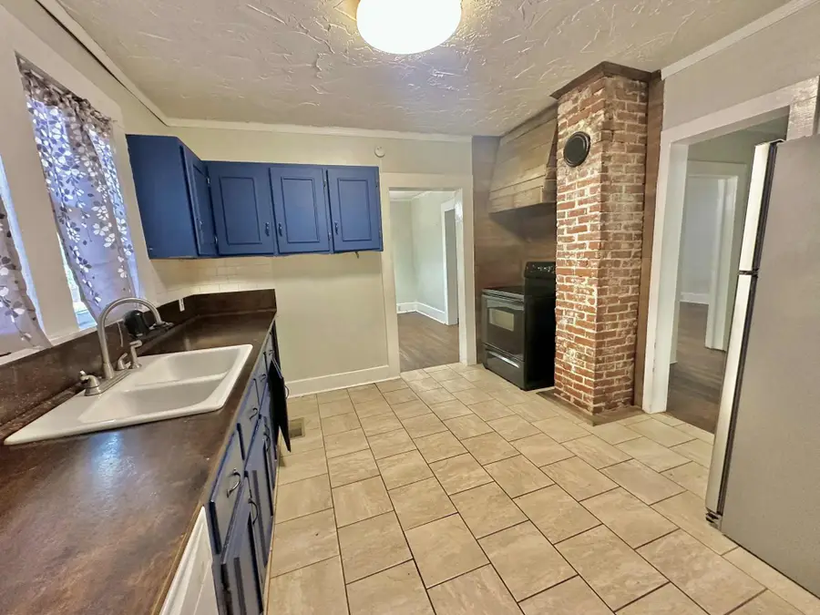 118 Seymore Ave, Florence, AL 35630 - #2